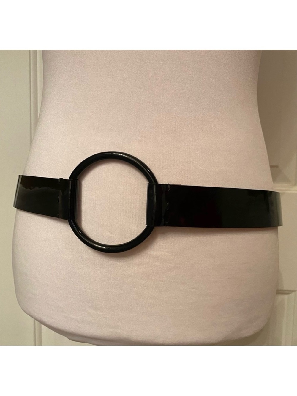 W BY WORTH BELT BLACK PATENT LEATHER ITALY LARGE O RING CENTER SIZE M